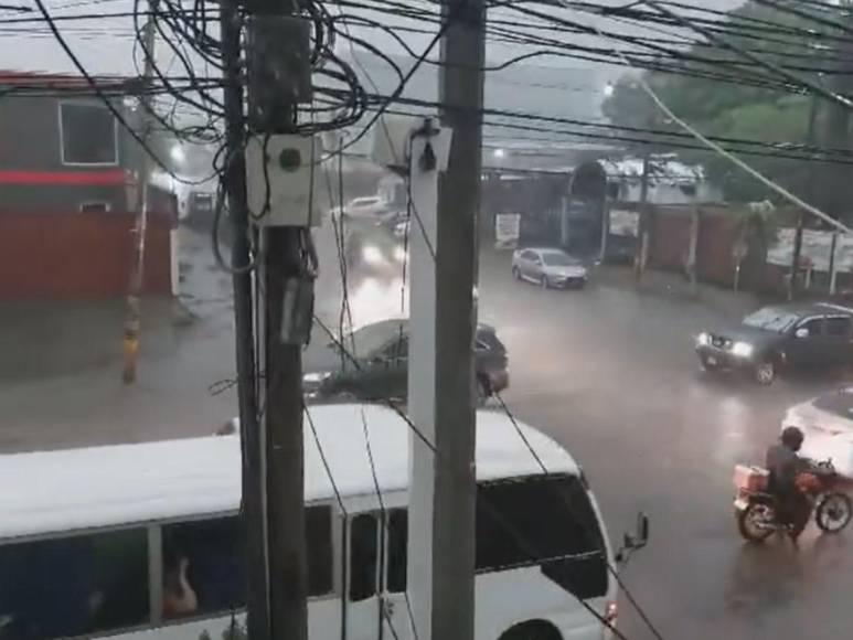Caos por lluvias en San Pedro Sula: Tráfico y apagones la zona norte