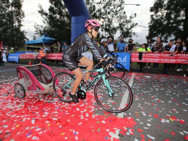 Guapas y talentosas: Las bellezas que adornaron la competencia ciclística más grande de Honduras