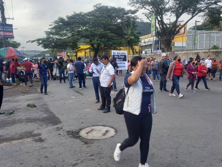 Toma de carretera al sur de la capital provoca caos vehicular