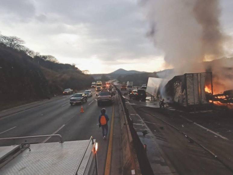 Accidente en autopista de Querétaro provocó 20 kilómetros de caos vial: las impactantes imágenes