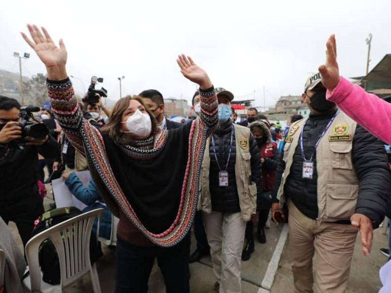 ¿Quién es Dina Boluarte, la nueva presidenta de Perú tras destitución de Pedro Castillo?