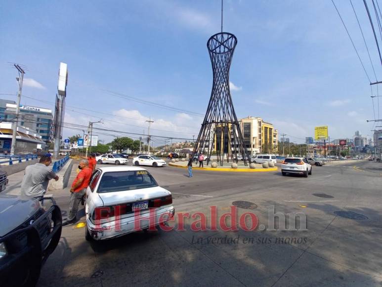 Imágenes del caos vial en la capital originado por el paro de transportistas