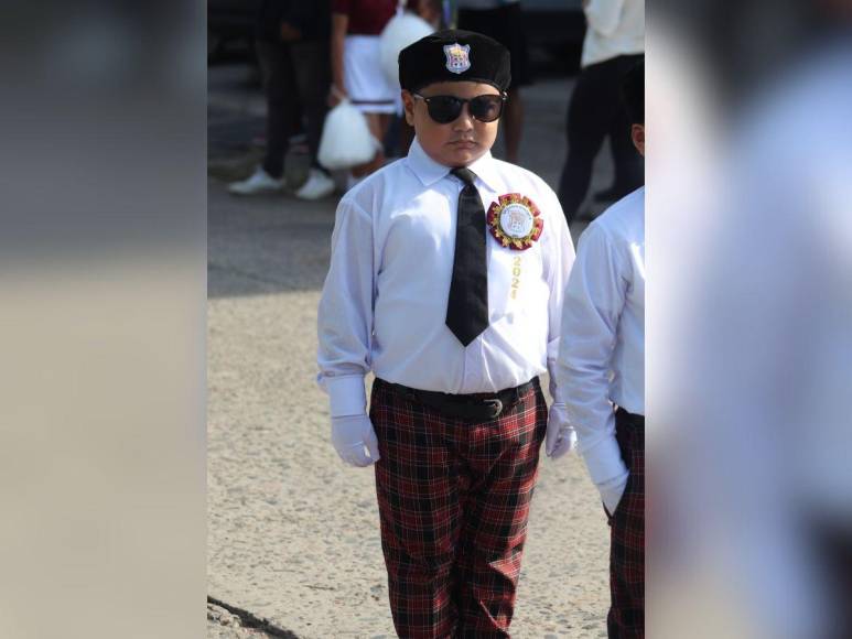 Así desfilaron los niños de los centros educativos de San Lorenzo, Valle