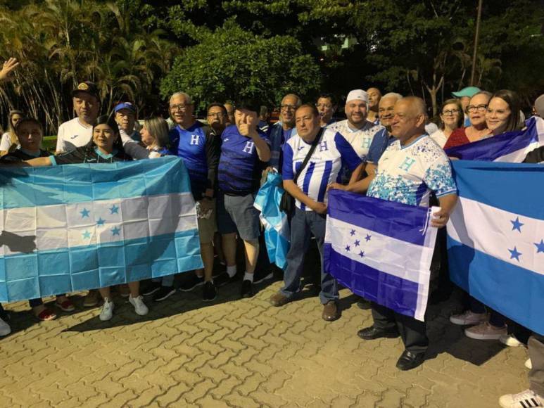 ¡Garra catracha! Aficionados hondureños presentes en Dominicana para el duelo de la H frente a Cuba