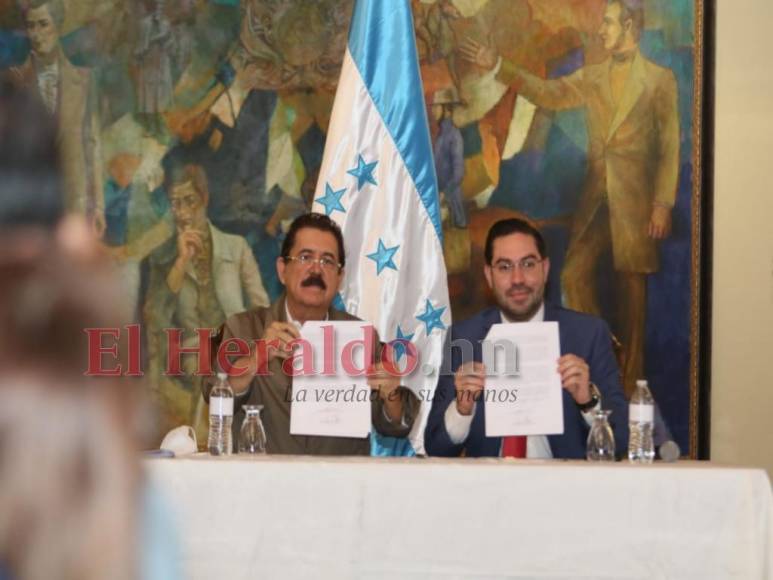 Así estamparon su firma “Mel” Zelaya y Jorge Cálix para acabar con la crisis legislativa