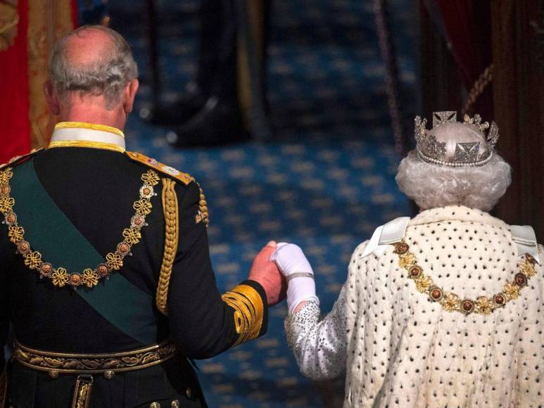 Los momentos históricos que marcaron 70 años de reinado de Isabel II (Fotos)