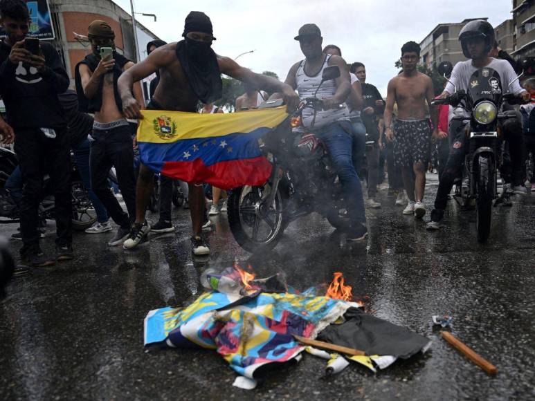 Cacerolazos, gritos y pancartas de fraude: protestas contra triunfo de Maduro en Venezuela