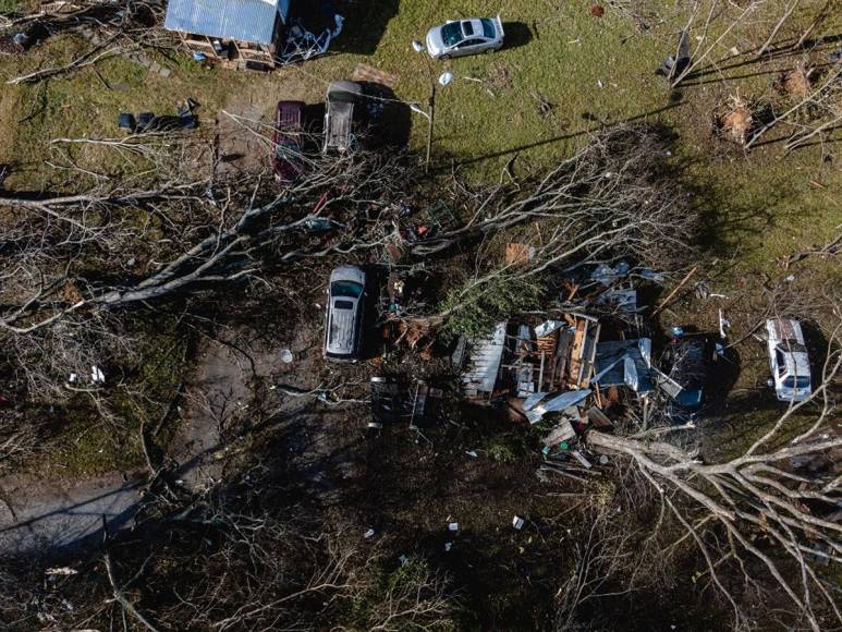 Destrozos que dejó un violento tornado en Tennessee; hay seis muertos