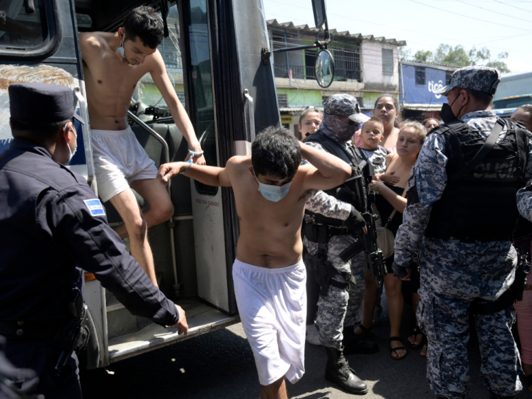 Estado de excepción y lucha frontal contra las pandillas, así enfrenta Bukele la violencia en El Salvador