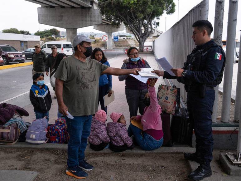 México reporta baja en flujo de migrantes hacia EEUU tras fin del Título 42