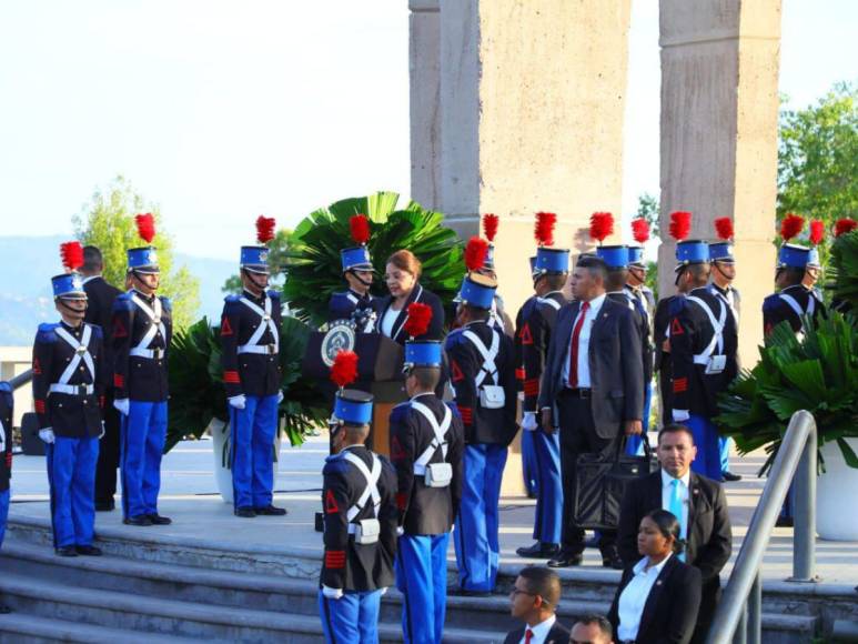 Las imágenes que dejó el izamiento de la Bandera Nacional que inauguró las fiestas patrias 2024