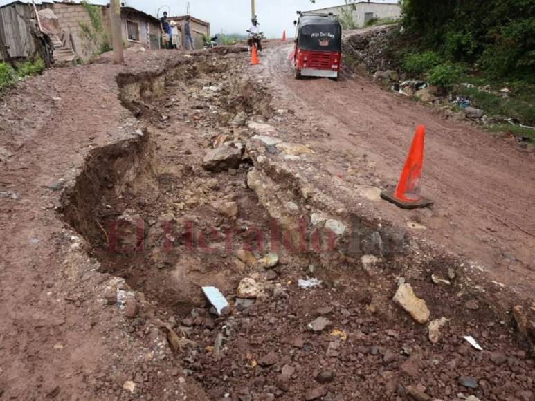 Cráteres, lodo y zonas a punto de quedar incomunicadas: así luce la capital tras las lluvias