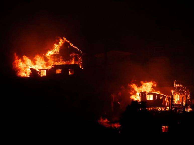 Terribles imágenes de incendios forestales en Chile; hay al menos 19 muertos