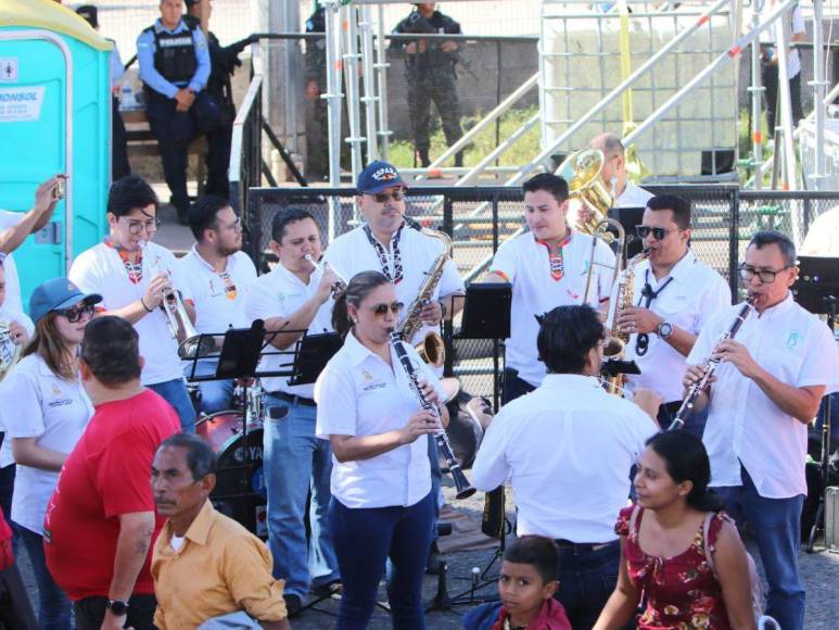 Con despliegue policial, música y cierre de calles festejan 2 años de gobierno de Libre