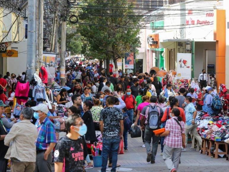 El movimiento comercial que deja la temporada navideña en el Paseo Liquidambar de la capital