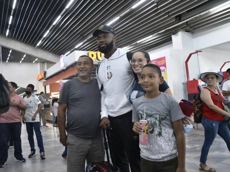 Algarabía en el Villeda Morales con la presencia del Olimpia rumbo a México