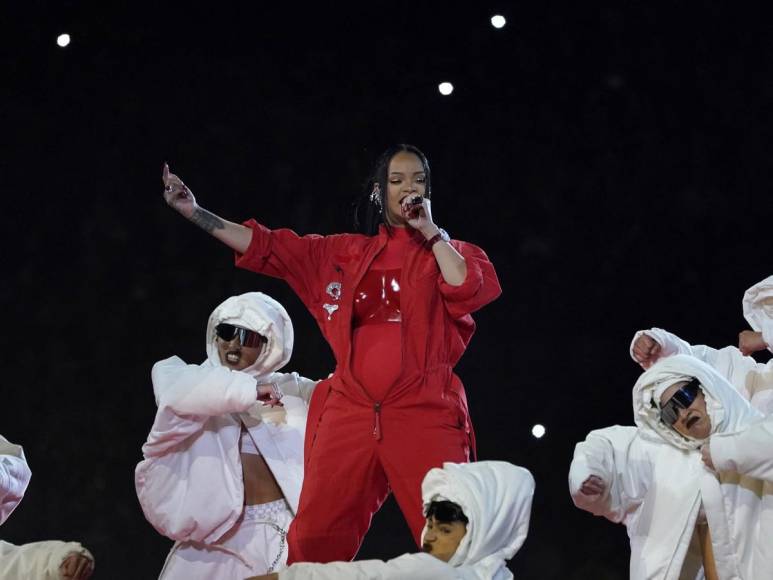 Iluminati y mensajes del Apocalipsis: teorías conspirativas sobre el show de Rihanna en el Super Bowl