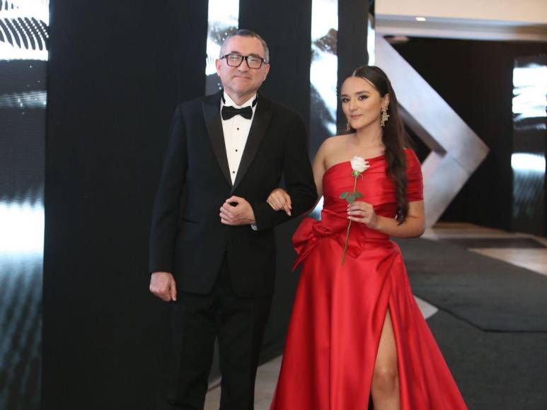 Sobriedad y tradición en la Prom Night 2023 de la Elvel School