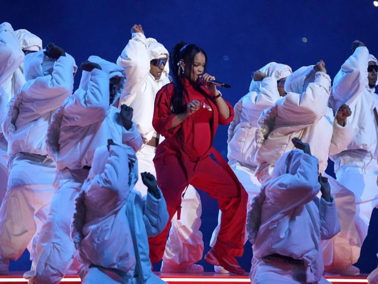 Iluminati y mensajes del Apocalipsis: teorías conspirativas sobre el show de Rihanna en el Super Bowl