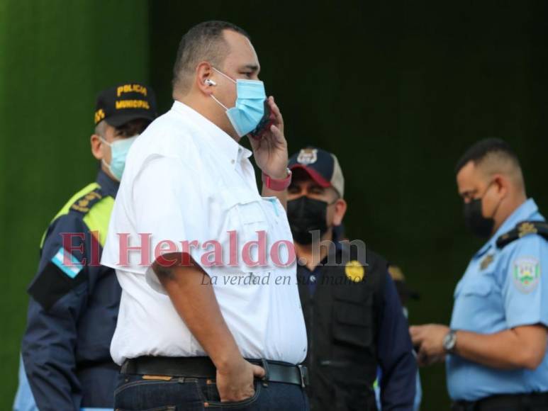 Jorge Aldana supervisa la instalación del escenario donde tomará posesión de la Alcaldía capitalina (Fotos)