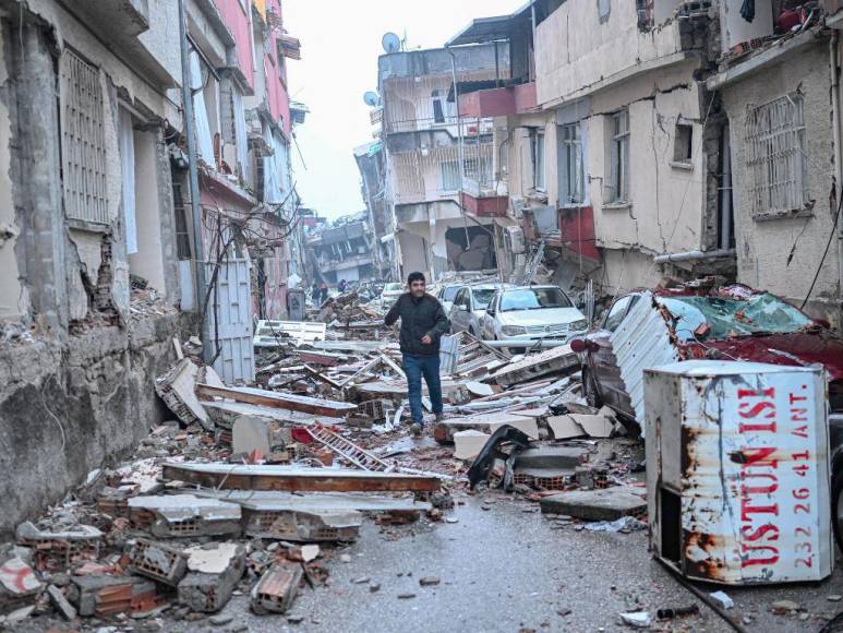 Las 20 imágenes más impactantes del terremoto en Turquía y Siria