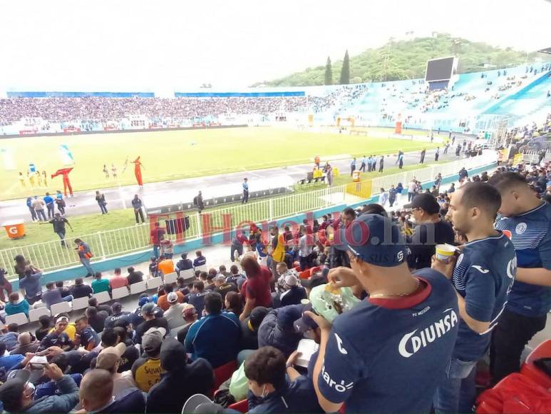 La gloriosa llegada de La Revo y el Nacional inundado de Motagüenses: Así se vive el ambiente en el Chelato Uclés