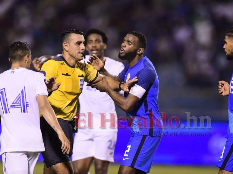 Desastre de la H, un intruso y noche para olvidar: Las imágenes del Honduras vs Curazao