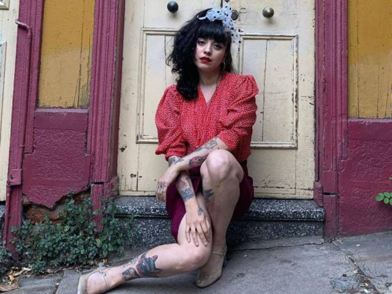 Sin su padre y sumergida en la pobreza, así fue la dura infancia de Mon Laferte