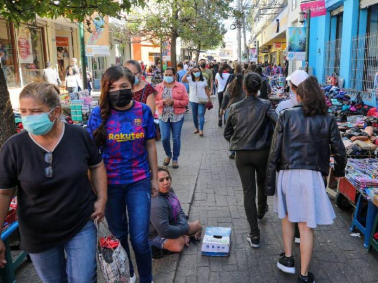 El movimiento comercial que deja la temporada navideña en el Paseo Liquidambar de la capital