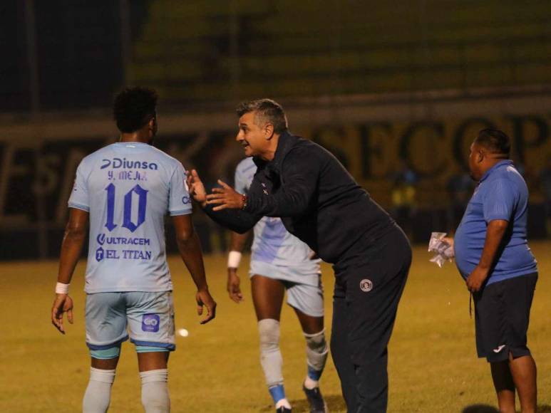 ¡Le sacaron amarilla! Así fue el debut de Diego Vázquez con Motagua