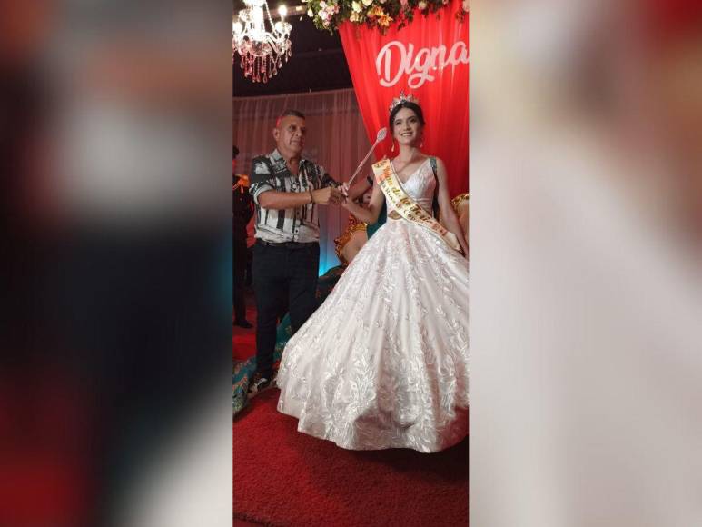 “Hace tiempo miraba la TV y pensaba si algún día podría modelar”: Digna Mejía, reina de belleza con discapacidad auditiva, al ser coronada en Copán