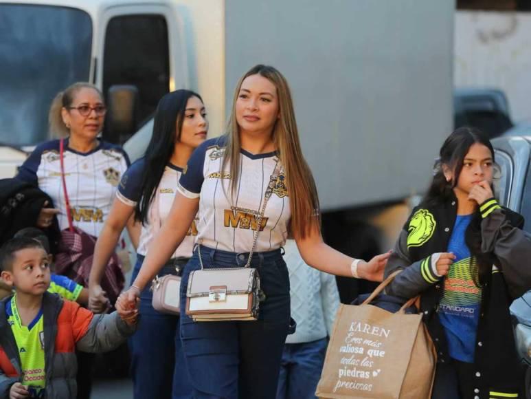 Bellas damas engalanaron el Olancho FC vs Olimpia: Esposa de futbolista causó furor