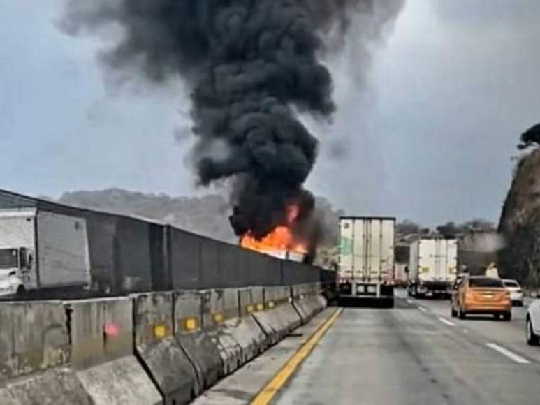 Accidente en autopista de Querétaro provocó 20 kilómetros de caos vial: las impactantes imágenes