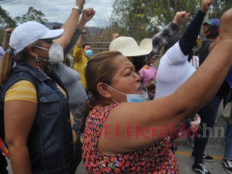 Simpatizantes de JOH protestan frente a la CSJ en apoyo a petición de arresto domiciliario (FOTOS)