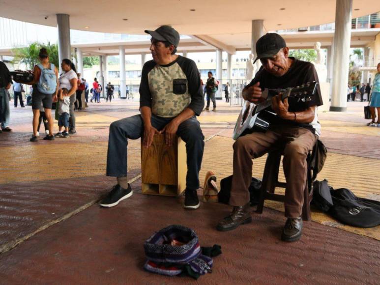 Con manifestantes en los bajos del CN y fuerte resguardo policial: así vivió Honduras el segundo día sin elección del fiscal