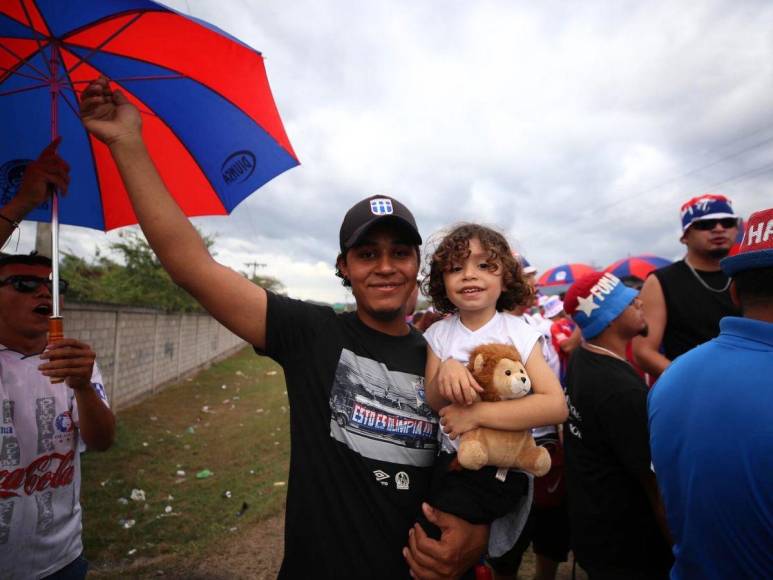 La gran llegada de la Ultra Fiel al primer partido de Olimpia en el Clausura 2024