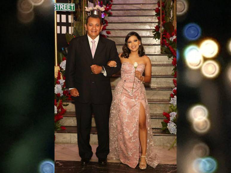 Con una mágica velada celebraron su graduación los seniors 2022 de Mayan School