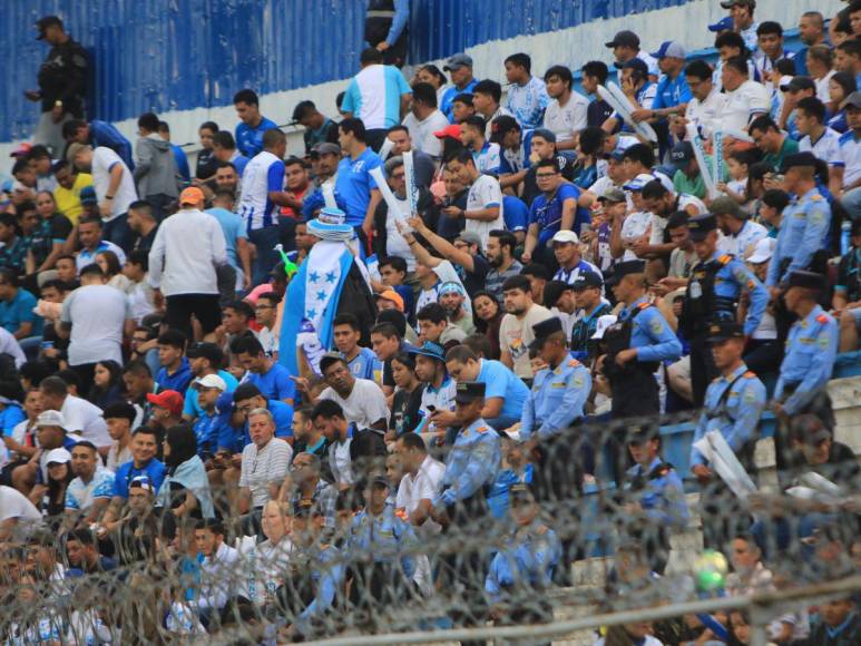 ¡No se vio en TV! Apoyo de la afición, festejos y contundente goleada de Honduras ante Cuba