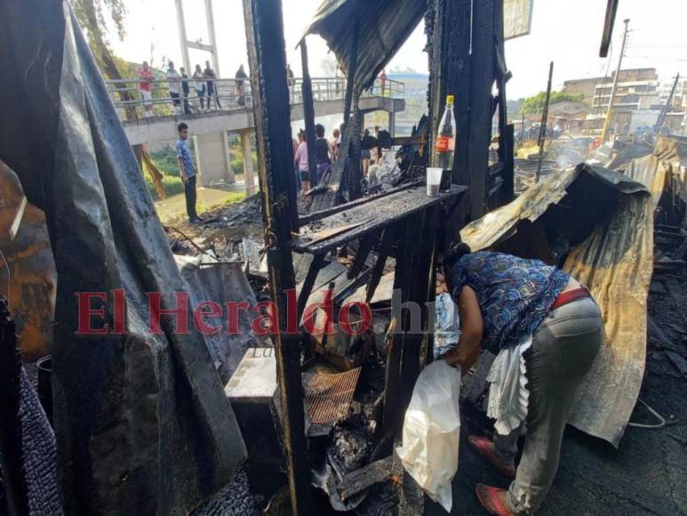 Mercado de la primera avenida quedó hecho cenizas tras incendio (Fotos)