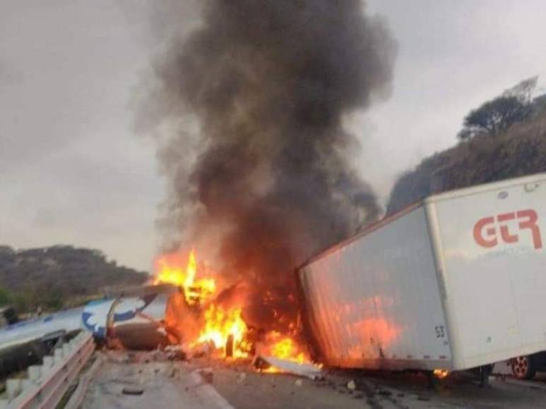 Accidente en autopista de Querétaro provocó 20 kilómetros de caos vial: las impactantes imágenes