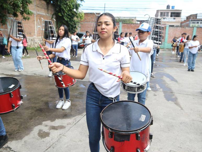 Entrega y pasión por la música: banda del Milla Selva busca brillar en los desfiles