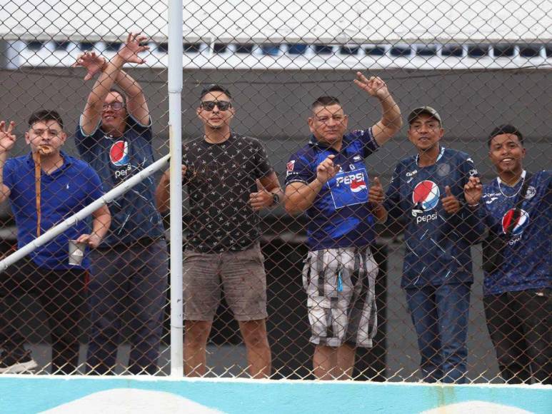 Graderías llenas y la llegada de la Ultra Fiel: ambiente de fiesta en el Olimpia vs. Motagua