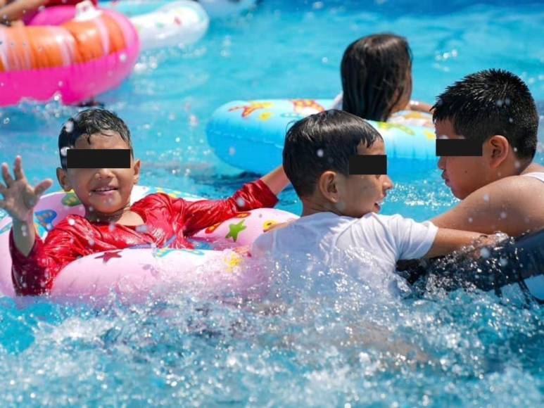 Así son las piscinas gigantes que instalaron en el parque central de San Pedro Sula