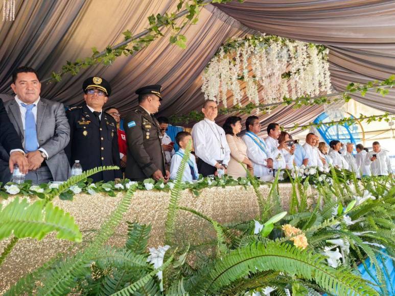 Hermosas palillonas engalanan los desfiles patrios en Choluteca