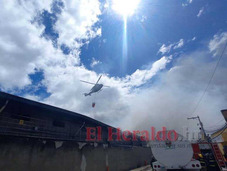 Pérdidas millonarias y estructuras colapsadas deja voraz incendio en la capital de Honduras