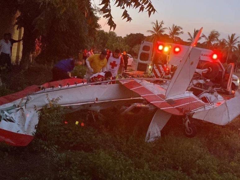 Avioneta se estrella durante fiesta de revelación de género en México