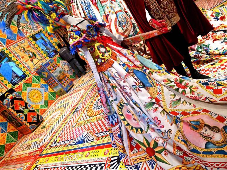 Dolce &amp; Gabbana rinde un homenaje a la artesanía italiana en Milán