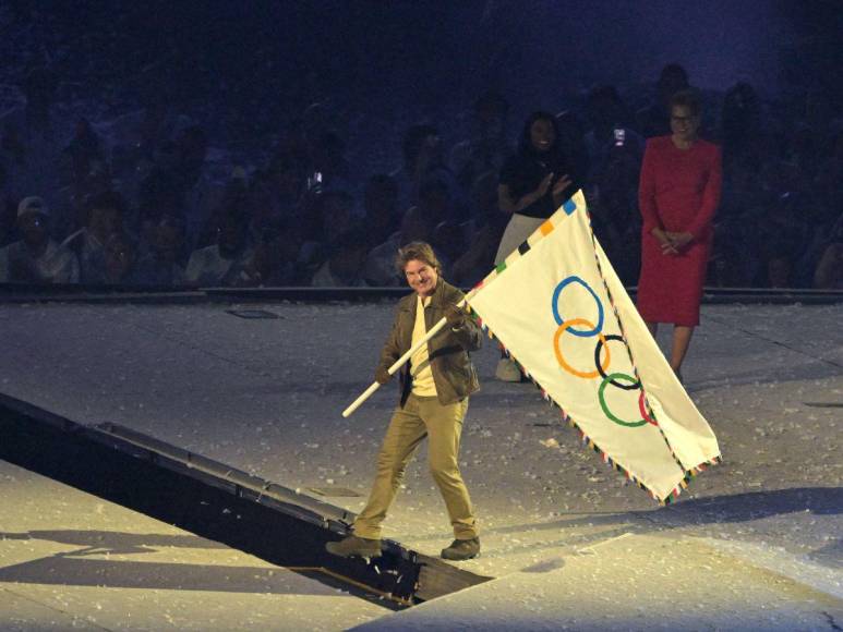 Tom Cruise actuó en la ceremonia de clausura de París-2024