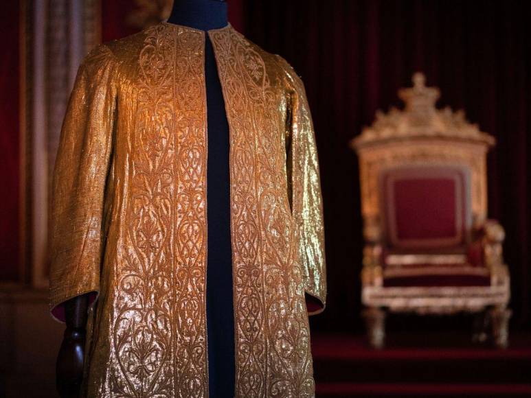 Oro y bordados, las lujosas prendas ceremoniales que se usarán en la coronación de Carlos III