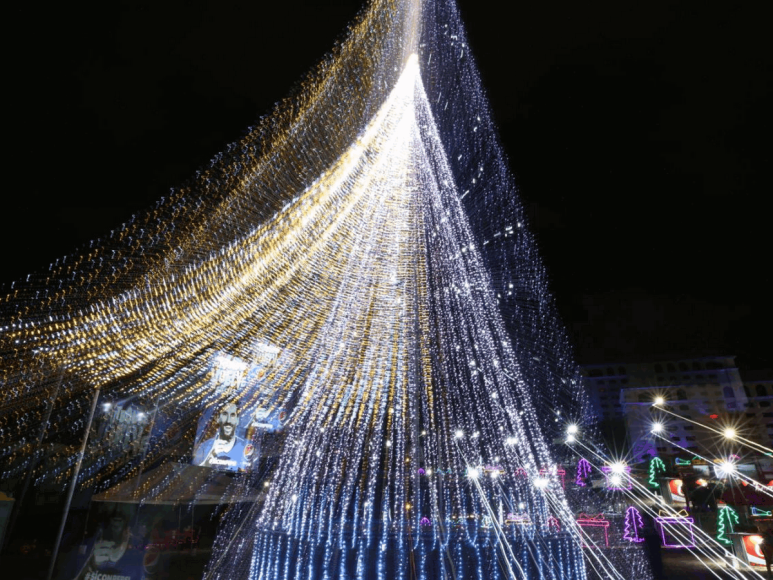 Luces, diversión y juegos en la Villa Navideña del bulevar Juan Pablo II